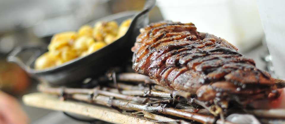 Restaurant Afaria intérieur et table dressée