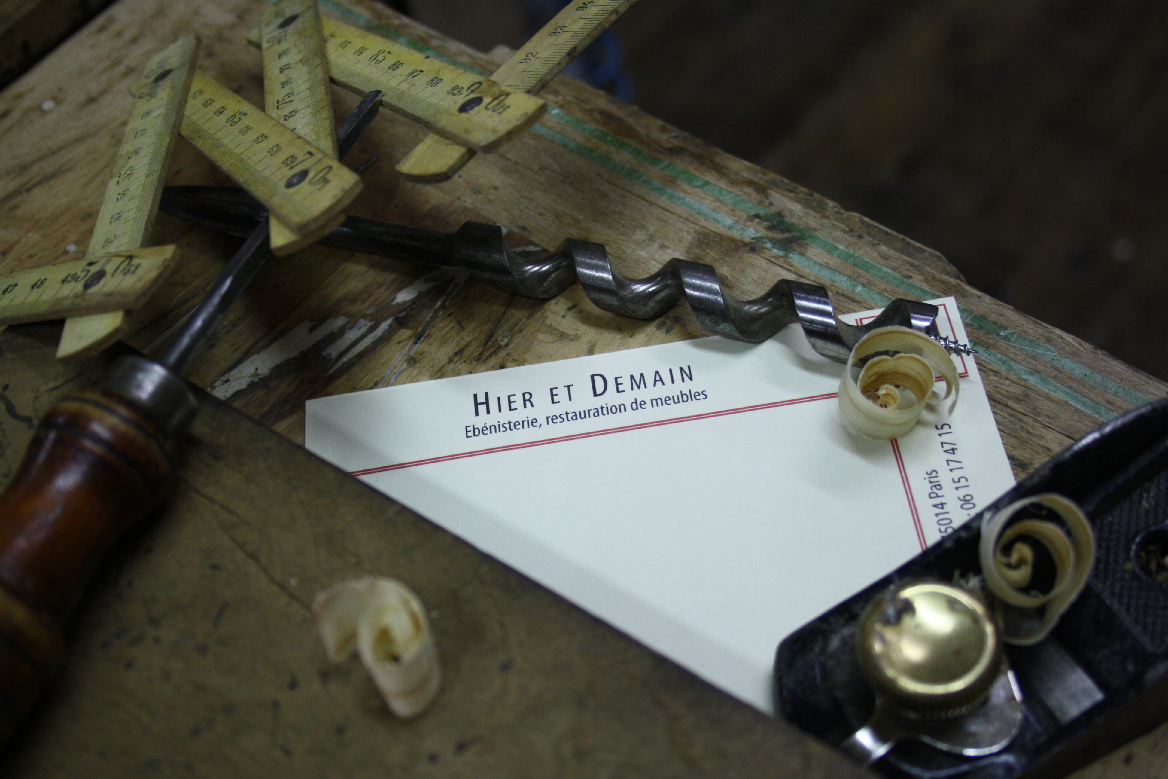 Détails du travail d'ébénisterie - Carte de visite